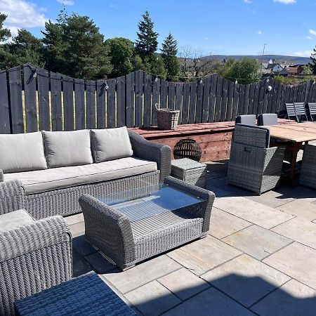 Alcantara- Modern Home With Hot Tub- Sleeps 10 Cromdale 外观 照片