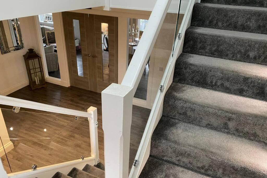 Alcantara- Modern Home With Hot Tub- Sleeps 10 Cromdale 外观 照片