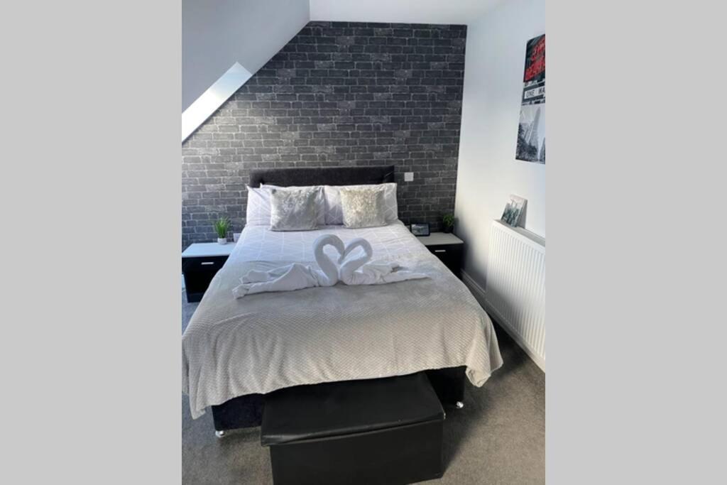 Alcantara- Modern Home With Hot Tub- Sleeps 10 Cromdale 外观 照片