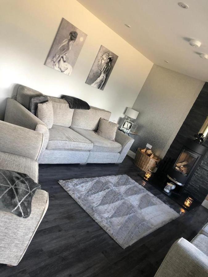 Alcantara- Modern Home With Hot Tub- Sleeps 10 Cromdale 外观 照片