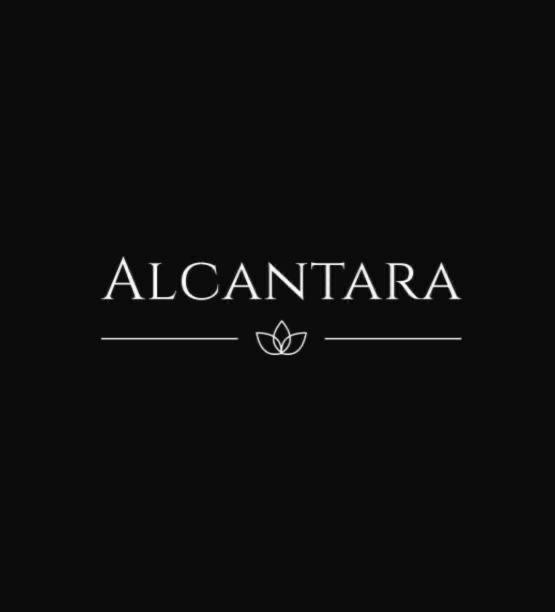 Alcantara- Modern Home With Hot Tub- Sleeps 10 Cromdale 外观 照片
