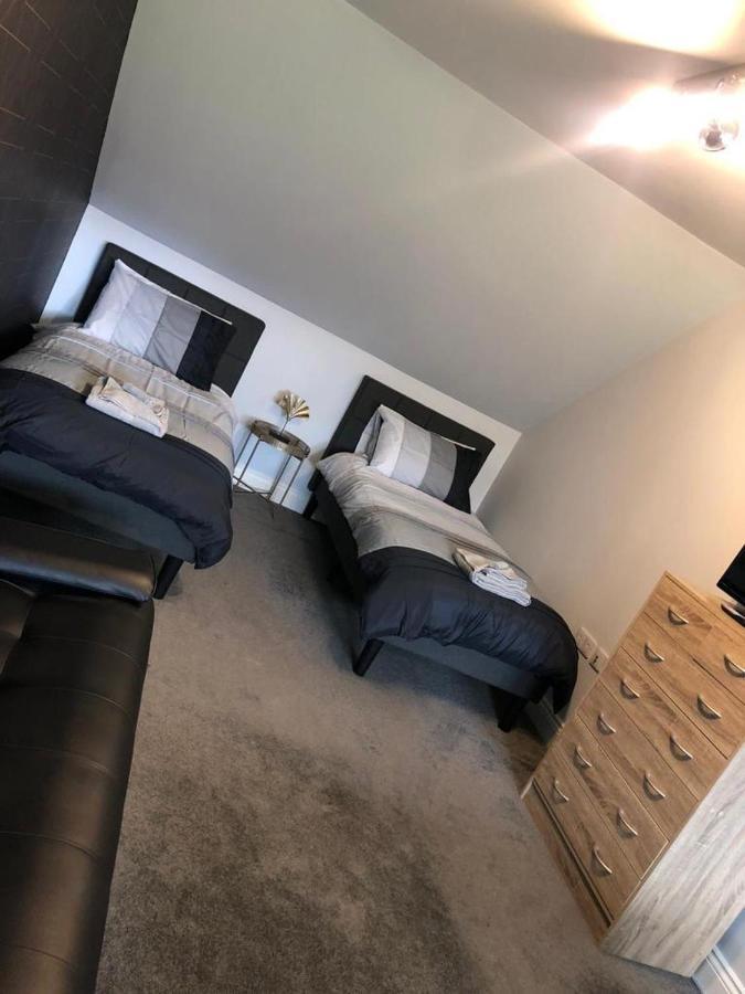 Alcantara- Modern Home With Hot Tub- Sleeps 10 Cromdale 外观 照片