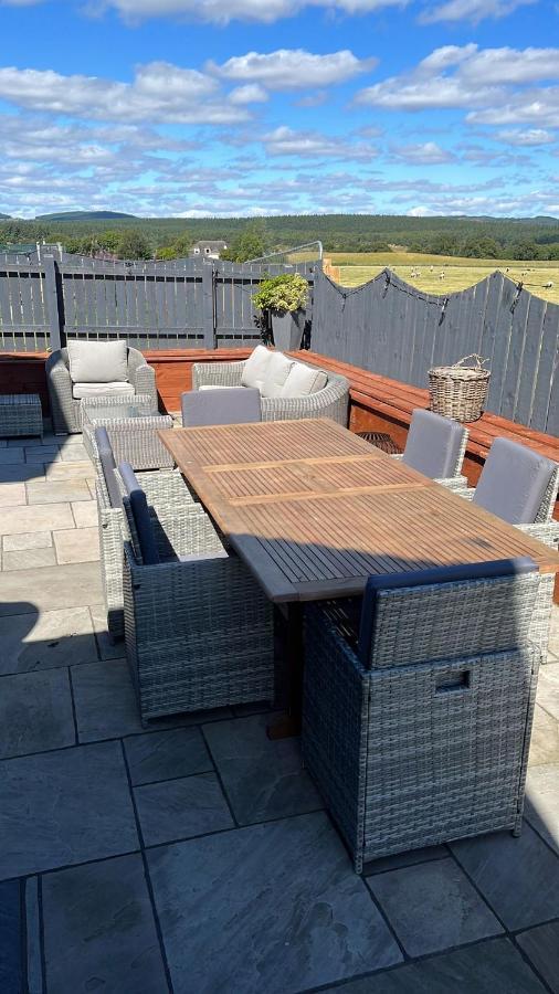 Alcantara- Modern Home With Hot Tub- Sleeps 10 Cromdale 外观 照片
