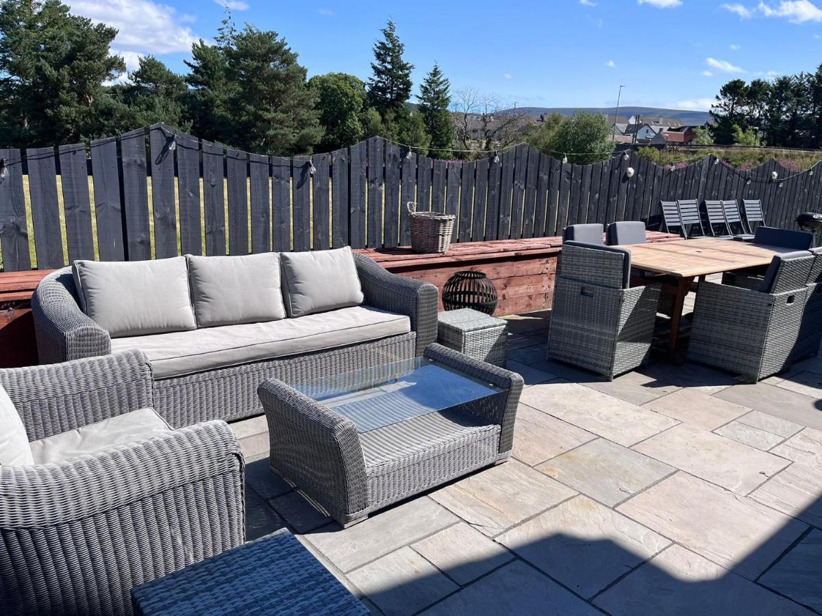 Alcantara- Modern Home With Hot Tub- Sleeps 10 Cromdale 外观 照片